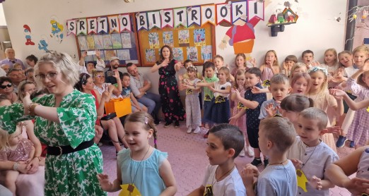 DRUŽENJE S DJECOM KOJA ODLAZE U ŠKOLU I NJIHOVIM OBITELJIMA