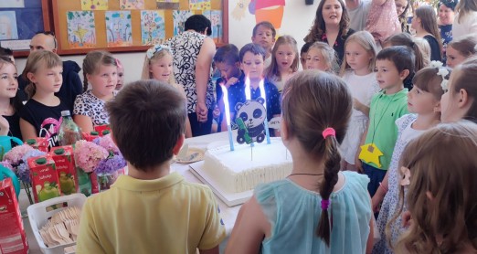 DRUŽENJE S DJECOM KOJA ODLAZE U ŠKOLU I NJIHOVIM OBITELJIMA