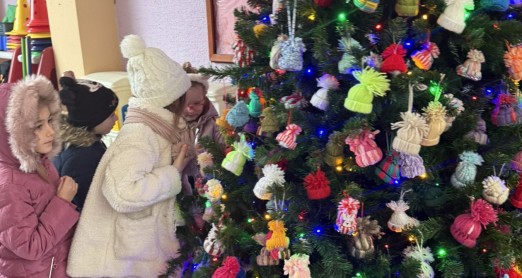 PJEVAJ, PLEŠI S NAMA OKO BORA