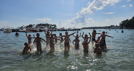 ORGANIZIRAN PROGRAM LJETOVANJA NA RABU