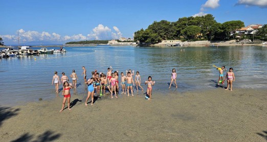 ORGANIZIRAN PROGRAM LJETOVANJA NA RABU